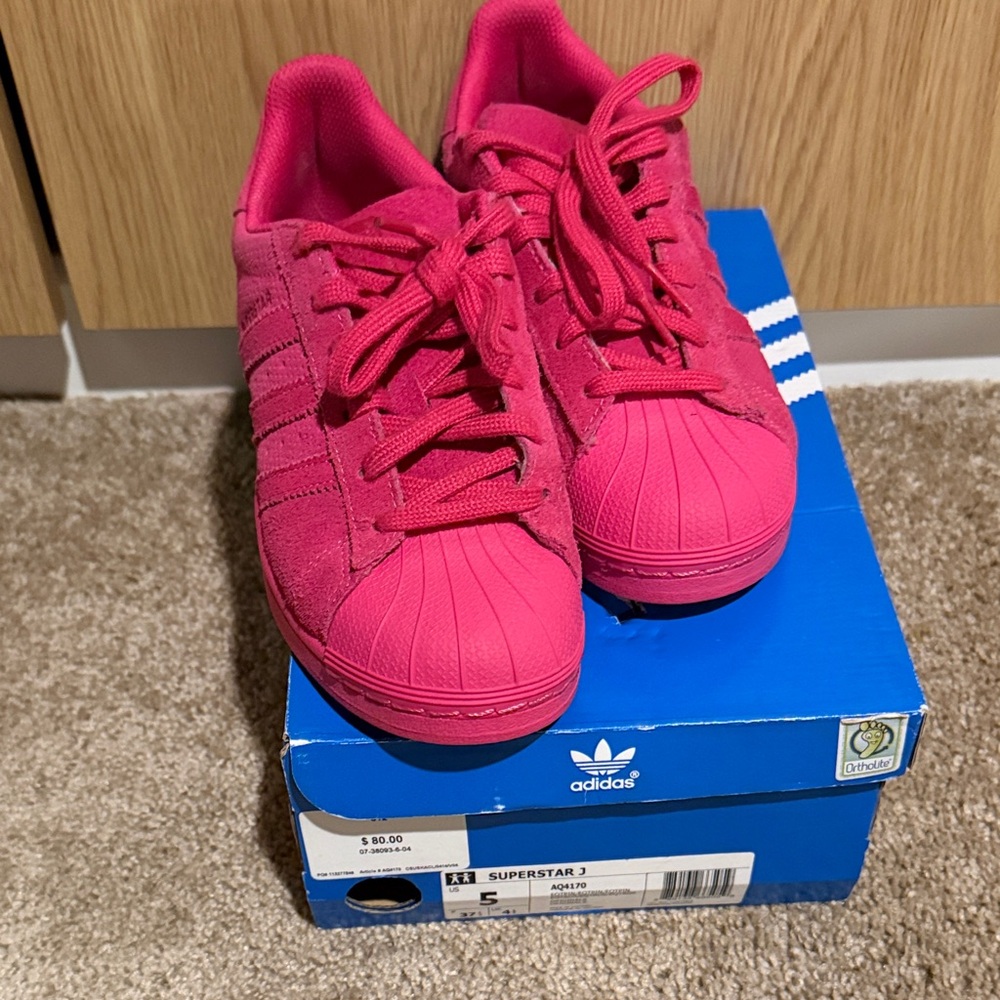 adidas Kids Low-Top Sneakers in Bright Pink